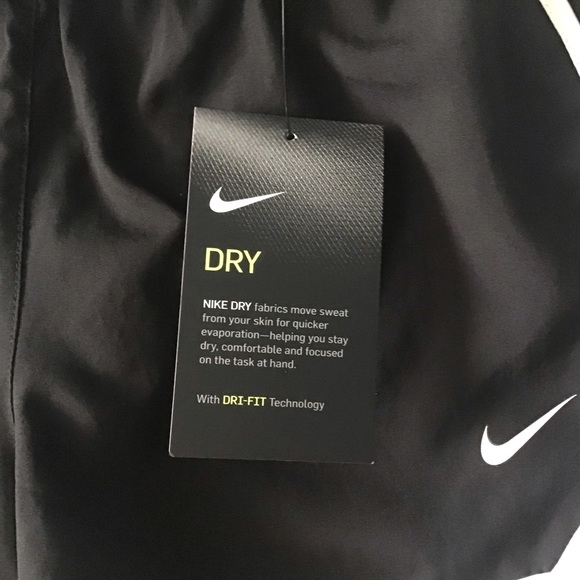 Nike Medium Shorts Standard Fit Black Nad White NWT - Picture 6 of 11